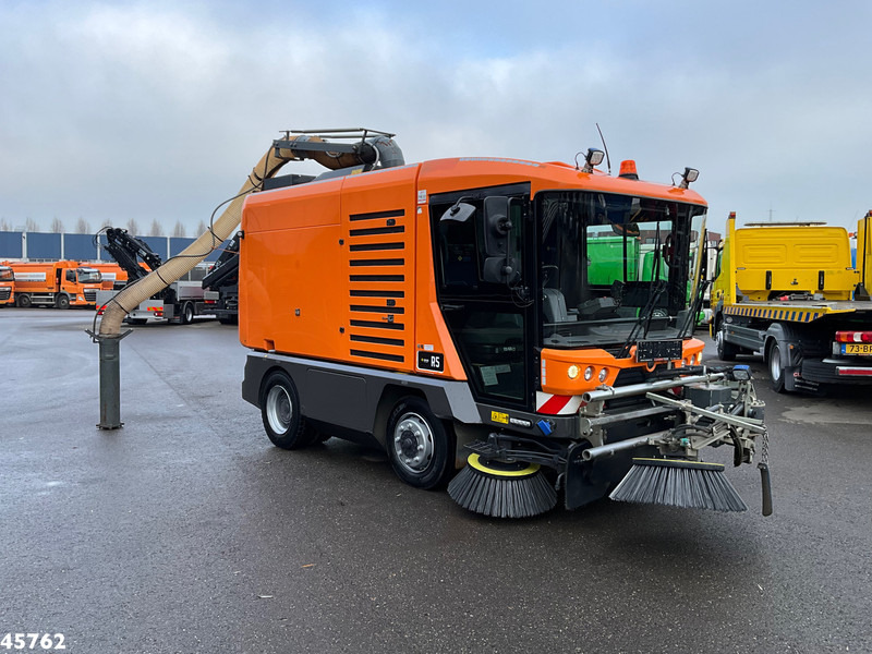 Ravo 580 Euro 6 with 3-rd brush - Balayeuse de voirie: photos 5 Ravo 580 Euro 6 with 3-rd brush - Balayeuse de voirie: photos 5