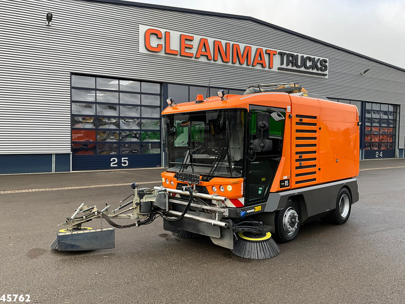 Ravo 580 Euro 6 with 3-rd brush - Balayeuse de voirie: photos 3 Ravo 580 Euro 6 with 3-rd brush - Balayeuse de voirie: photos 3