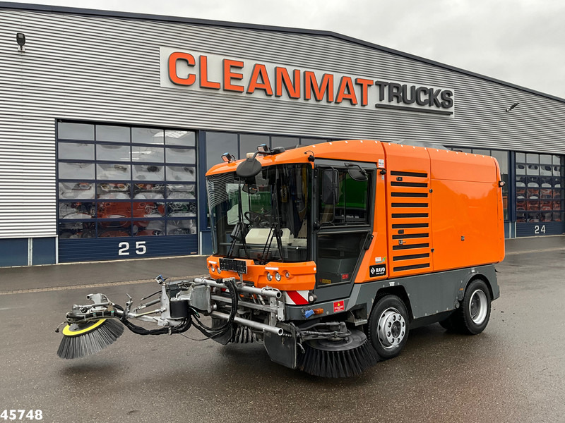 Ravo 580 with 3-rd brush - Balayeuse de voirie: photos 2 Ravo 580 with 3-rd brush - Balayeuse de voirie: photos 2