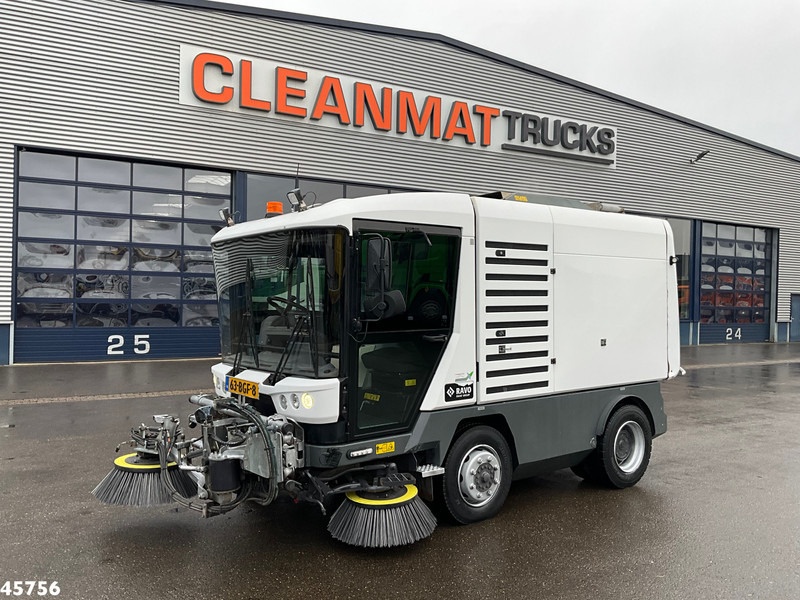 Ravo 580 with 3-rd brush - Balayeuse de voirie: photos 3 Ravo 580 with 3-rd brush - Balayeuse de voirie: photos 3