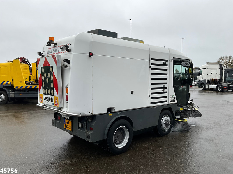 Ravo 580 with 3-rd brush - Balayeuse de voirie: photos 5 Ravo 580 with 3-rd brush - Balayeuse de voirie: photos 5