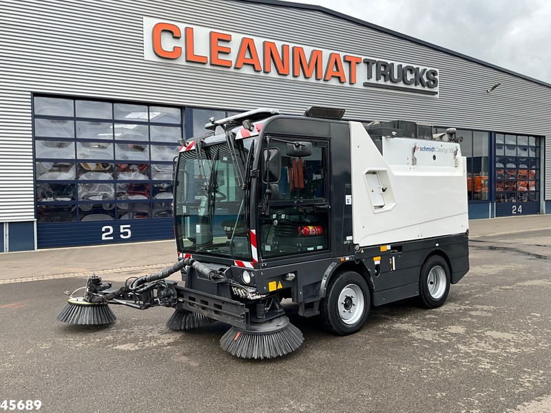 Schmidt Cleango Compact 500 Euro 6 with 3-rd brush Just 4.260 km! - Balayeuse de voirie: photos 2 Schmidt Cleango Compact 500 Euro 6 with 3-rd brush Just 4.260 km! - Balayeuse de voirie: photos 2