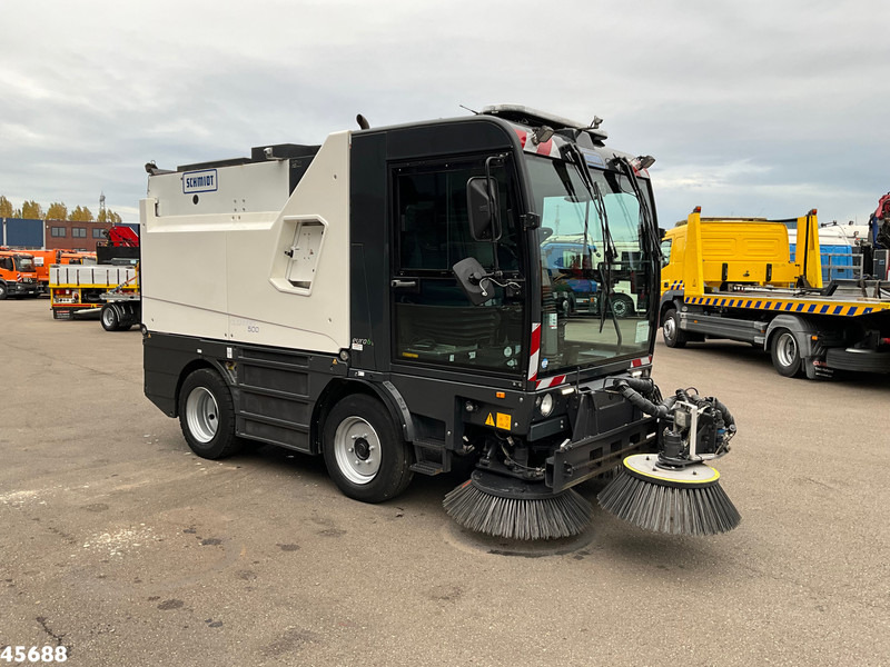Schmidt Cleango Compact 500 Euro 6 with 3-rd brush Just 41.050 km! - Balayeuse de voirie: photos 4 Schmidt Cleango Compact 500 Euro 6 with 3-rd brush Just 41.050 km! - Balayeuse de voirie: photos 4