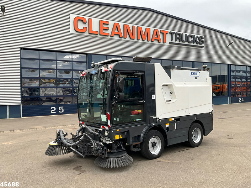 Schmidt Cleango Compact 500 Euro 6 with 3-rd brush Just 41.050 km! - Balayeuse de voirie: photos 3 Schmidt Cleango Compact 500 Euro 6 with 3-rd brush Just 41.050 km! - Balayeuse de voirie: photos 3