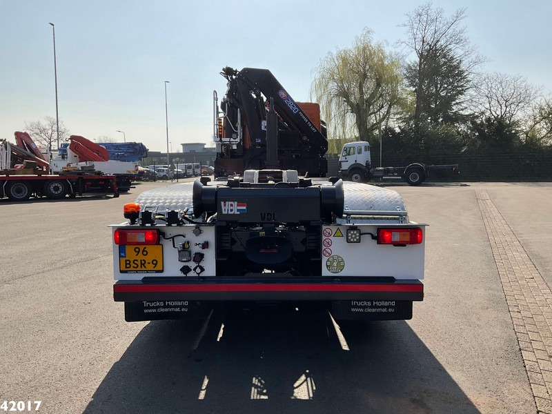 Volvo FM 420 8x2 HMF 28 Tonmeter laadkraan - Camion ampliroll, Camion grue: photos 3 Volvo FM 420 8x2 HMF 28 Tonmeter laadkraan - Camion ampliroll, Camion grue: photos 3