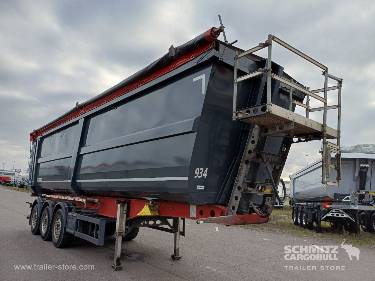 SCHMITZ Auflieger Kipper Stahlrundmulde 51m³ - Semi-remorque benne: photos 1 SCHMITZ Auflieger Kipper Stahlrundmulde 51m³ - Semi-remorque benne: photos 1