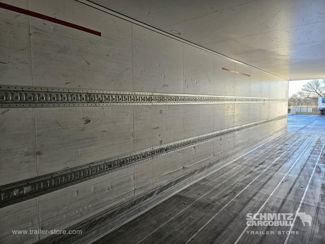 SCHMITZ Reefer Standard - Semi-remorque isothermique: photos 4 SCHMITZ Reefer Standard - Semi-remorque isothermique: photos 4