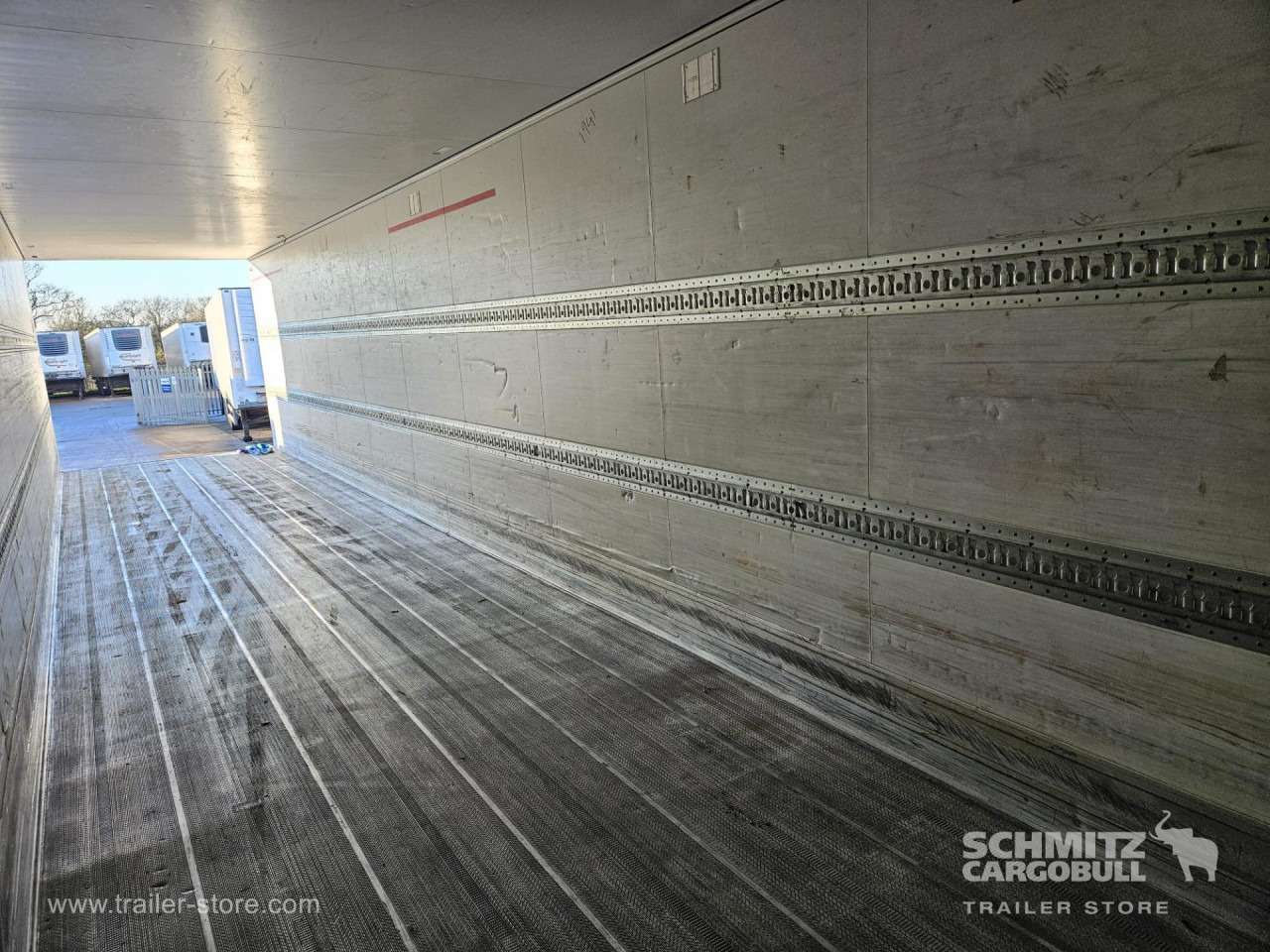SCHMITZ Reefer Standard - Semi-remorque isothermique: photos 3 SCHMITZ Reefer Standard - Semi-remorque isothermique: photos 3