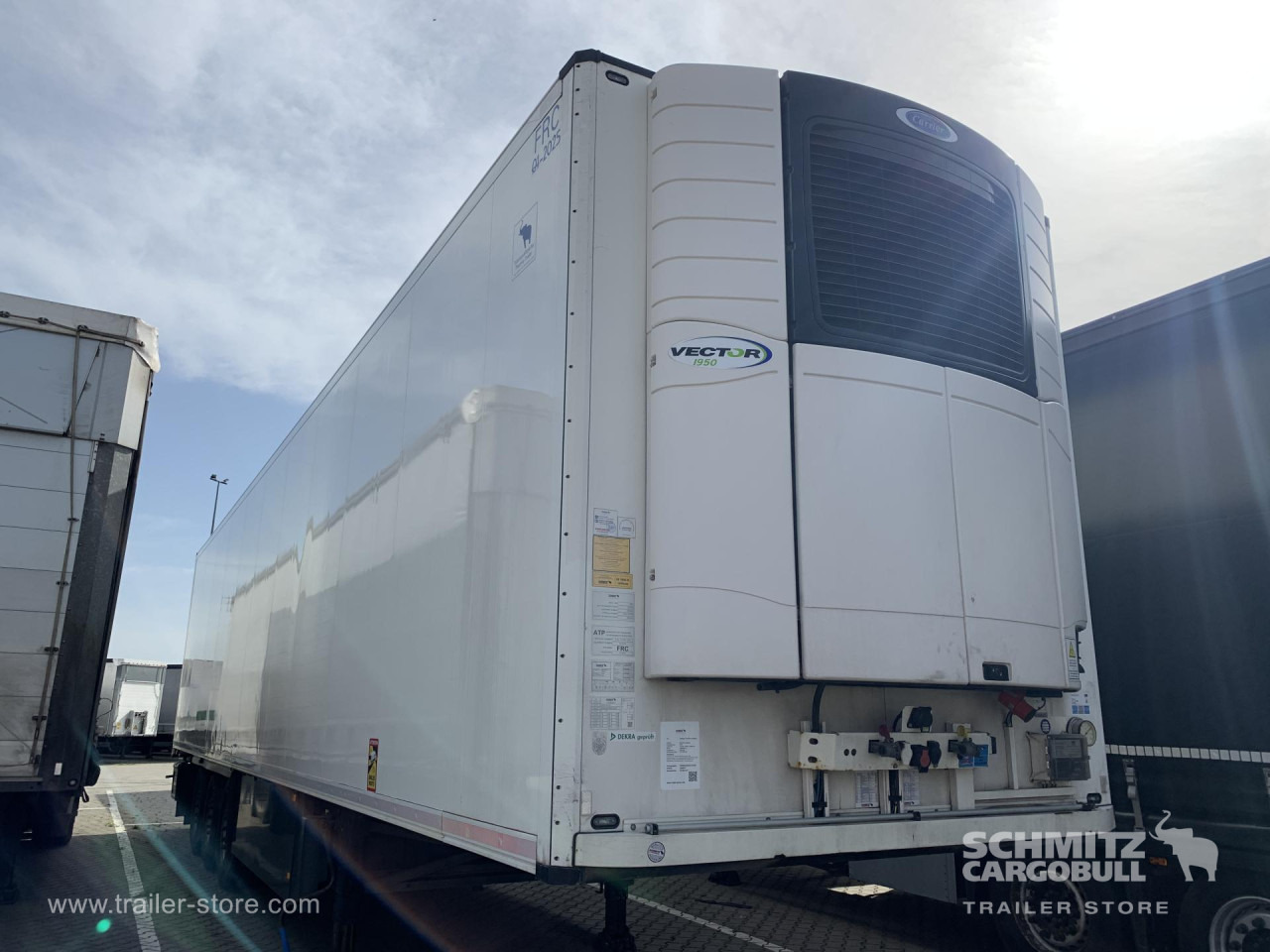 SCHMITZ Reefer flowertransport Double deck - Semi-remorque isothermique: photos 1 SCHMITZ Reefer flowertransport Double deck - Semi-remorque isothermique: photos 1