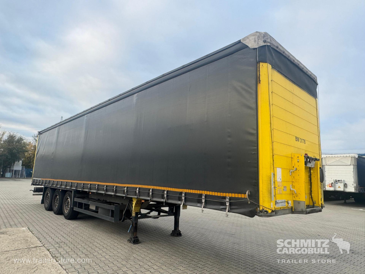 SCHMITZ Curtainsider Standard - Semi-remorque rideaux coulissants: photos 1 SCHMITZ Curtainsider Standard - Semi-remorque rideaux coulissants: photos 1