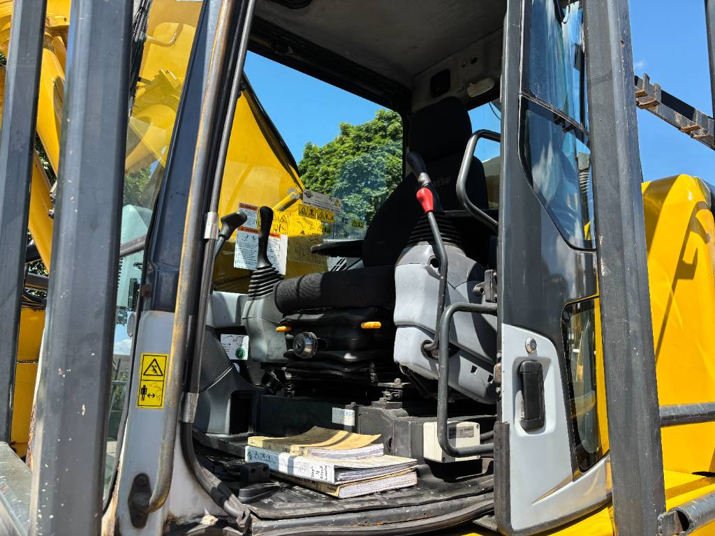 Pelle sur chenille Komatsu PC 228 Uslc-3E0: photos 9