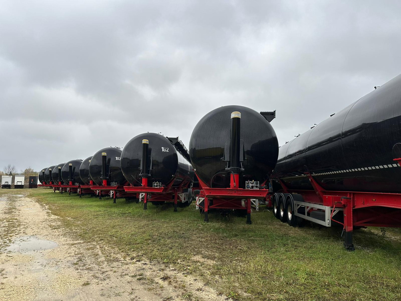 Citerne pulvérulente FELDBINDER 334C 15 A-1-1-40 Silo tank / 66 m3 / 2022 / 20 units: photos 8