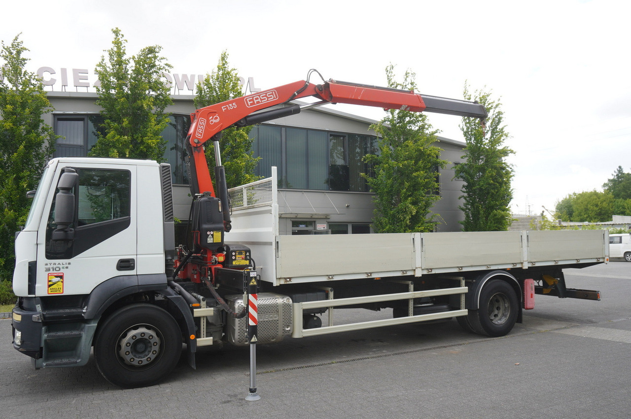 IVECO STRALIS 19.310 E6 / Flatbed 19 EPAL / FASSI F135 / 225 MTH! / 5.7 T - Camion plateau, Camion grue: photos 4 IVECO STRALIS 19.310 E6 / Flatbed 19 EPAL / FASSI F135 / 225 MTH! / 5.7 T - Camion plateau, Camion grue: photos 4