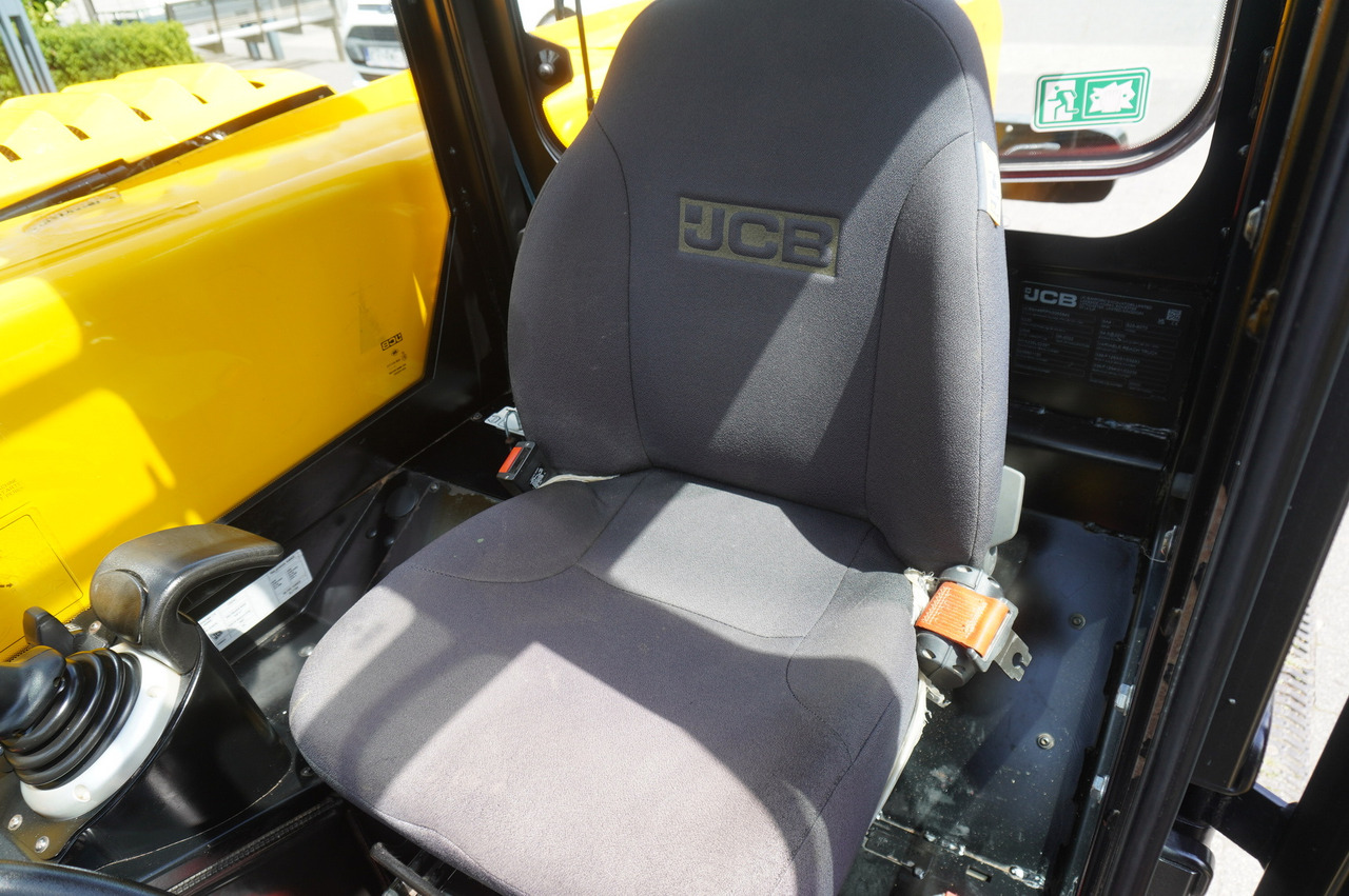 Chariot télescopique JCB 525-60T5 / 2022 / 860 MTH! / 2.5 T / Reach 6 m / joystick: photos 28