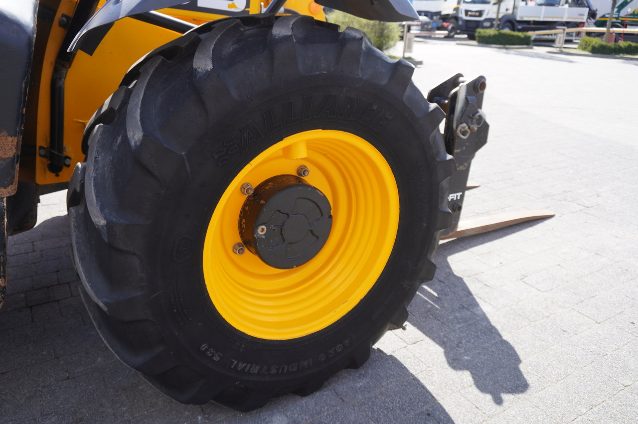 Chargeuse sur pneus télescopique JCB 526-56 AGRI Plus / 5.6 m telescopic loader / joystick: photos 17