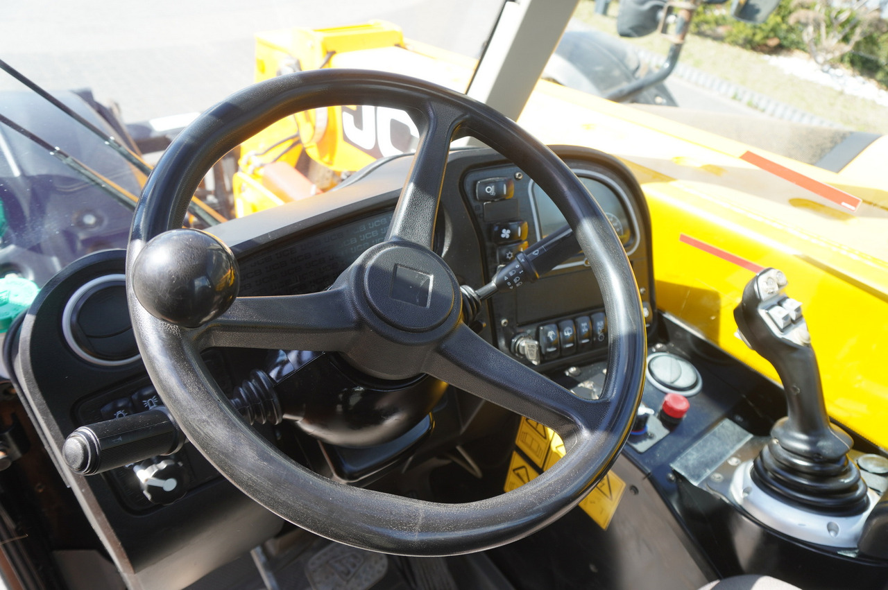 Chargeuse sur pneus télescopique JCB 526-56 AGRI Plus / 5.6 m telescopic loader / joystick: photos 30