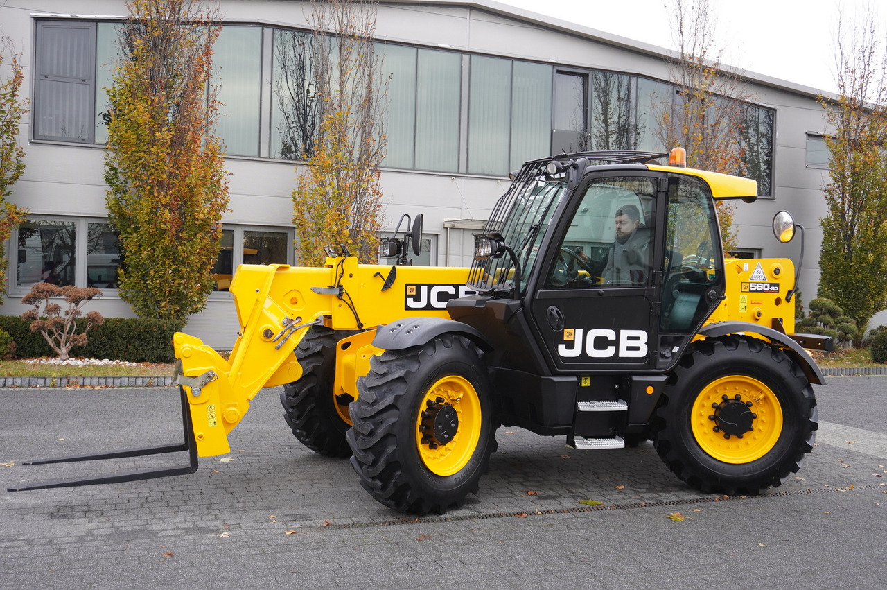 JCB 560-80 / 6 ton lifting capacity / power 146 HP - Chargeuse sur pneus: photos 3 JCB 560-80 / 6 ton lifting capacity / power 146 HP - Chargeuse sur pneus: photos 3