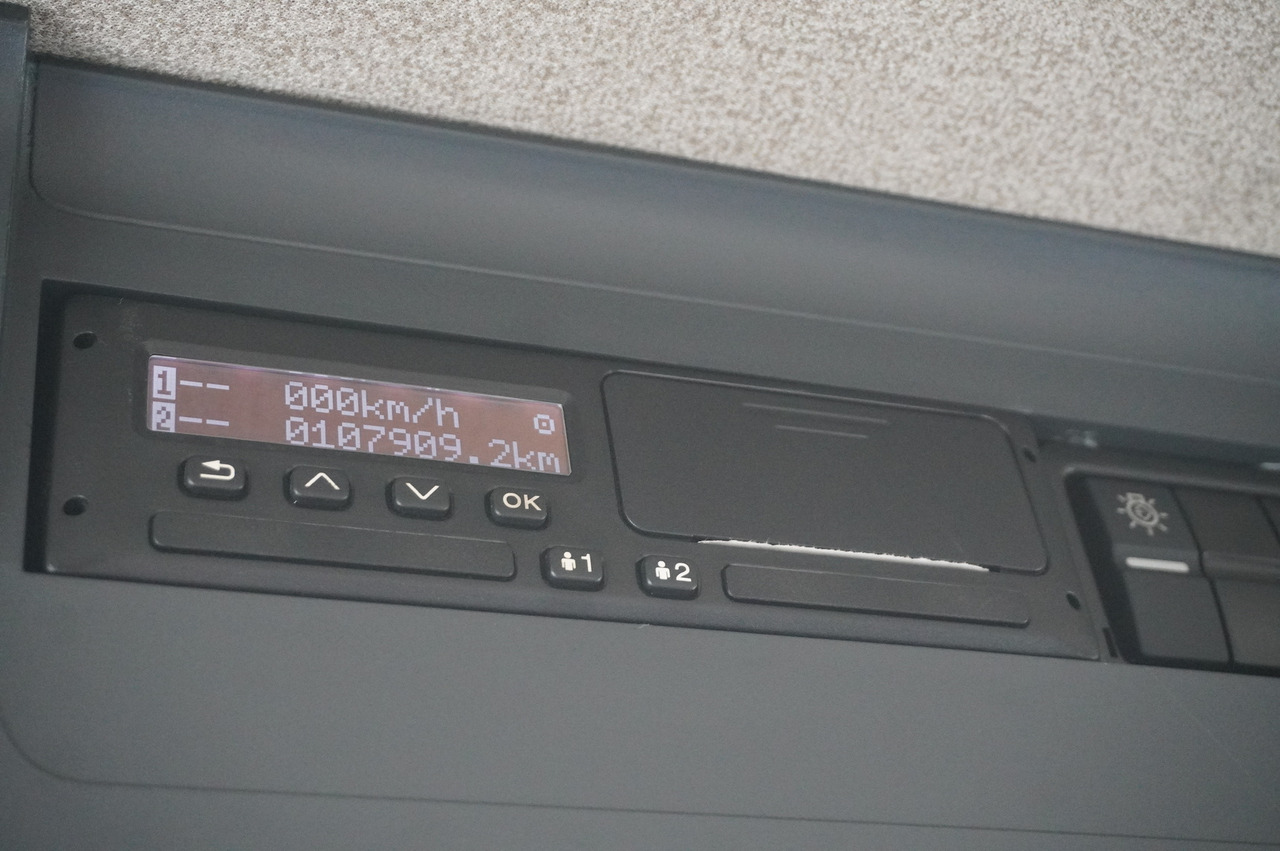 MAN TGL 12.190 / CHEREAU Refrigerator 18 PAL multitemperature / Thermoking T-1200R / 100,000 km - Camion frigorifique: photos 2 MAN TGL 12.190 / CHEREAU Refrigerator 18 PAL multitemperature / Thermoking T-1200R / 100,000 km - Camion frigorifique: photos 2