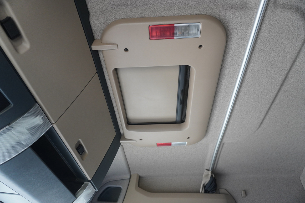 MAN TGS 35.420 8×2 / Chassis 6.4 m / 3 steered axles - crédit-bail MAN TGS 35.420 8×2 / Chassis 6.4 m / 3 steered axles: photos 10