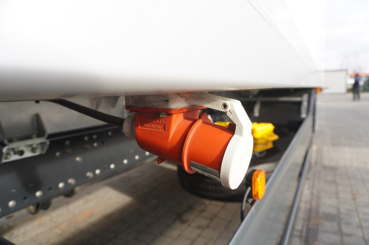 MAN TGX 26.400 / IGLOOCAR / Carrier Supra 1150 MT Silent - Camion isothermique: photos 5 MAN TGX 26.400 / IGLOOCAR / Carrier Supra 1150 MT Silent - Camion isothermique: photos 5