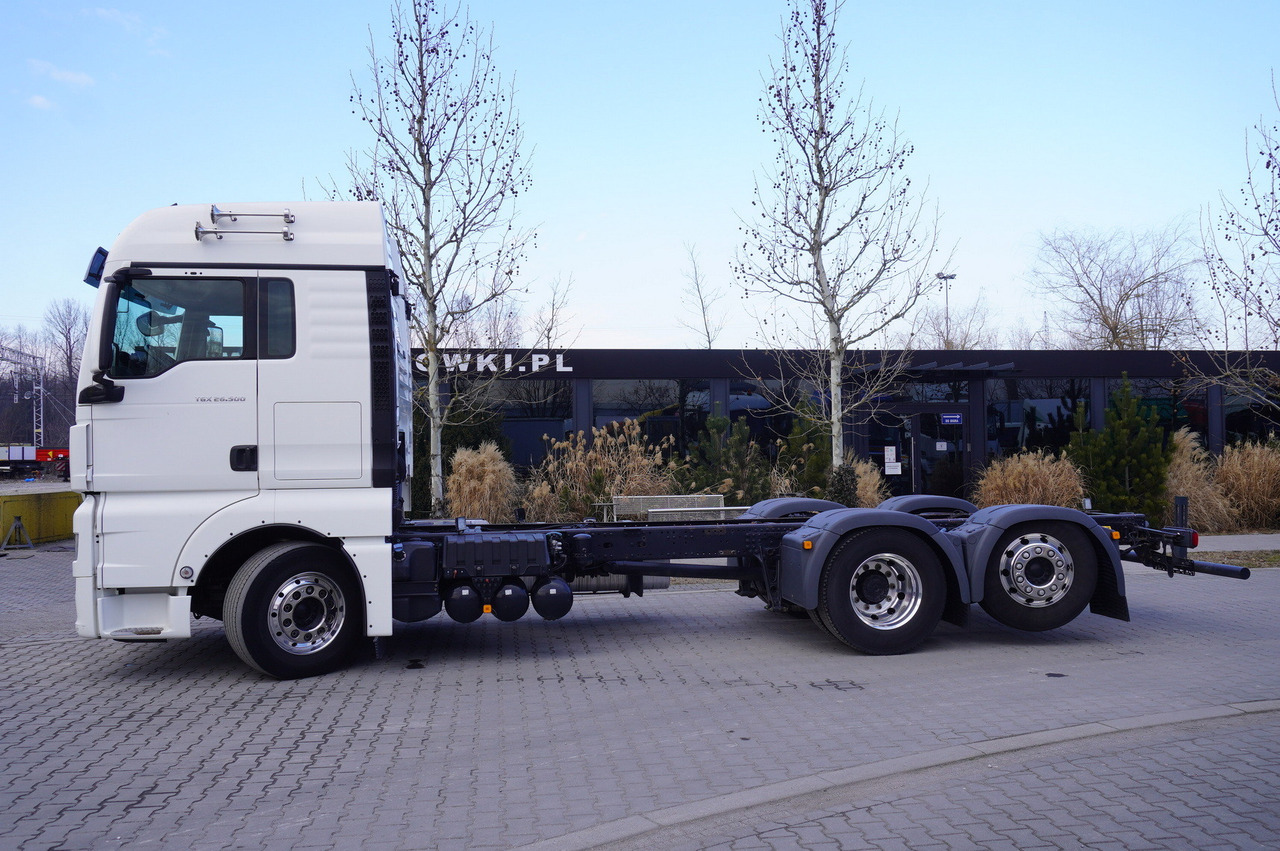 MAN TGX 26,500 / 500 HP / steering 3rd axle / 20 t cap. / Chassis 6.5 m - Châssis cabine: photos 4 MAN TGX 26,500 / 500 HP / steering 3rd axle / 20 t cap. / Chassis 6.5 m - Châssis cabine: photos 4