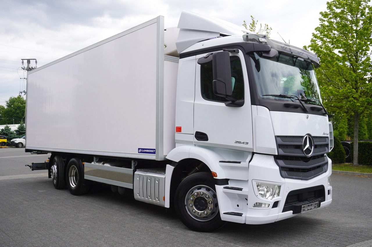 MERCEDES-BENZ 2543 / NEW Lamberet refrigerator/ 160 tho. km / steered 3rd axle - Camion frigorifique: photos 1 MERCEDES-BENZ 2543 / NEW Lamberet refrigerator/ 160 tho. km / steered 3rd axle - Camion frigorifique: photos 1