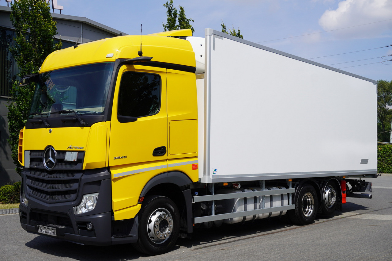 MERCEDES-BENZ Actros 2545 MP5 6×2 E6 / NEW Igloocar refrigerator / 19 pallets - Camion frigorifique: photos 1 MERCEDES-BENZ Actros 2545 MP5 6×2 E6 / NEW Igloocar refrigerator / 19 pallets - Camion frigorifique: photos 1