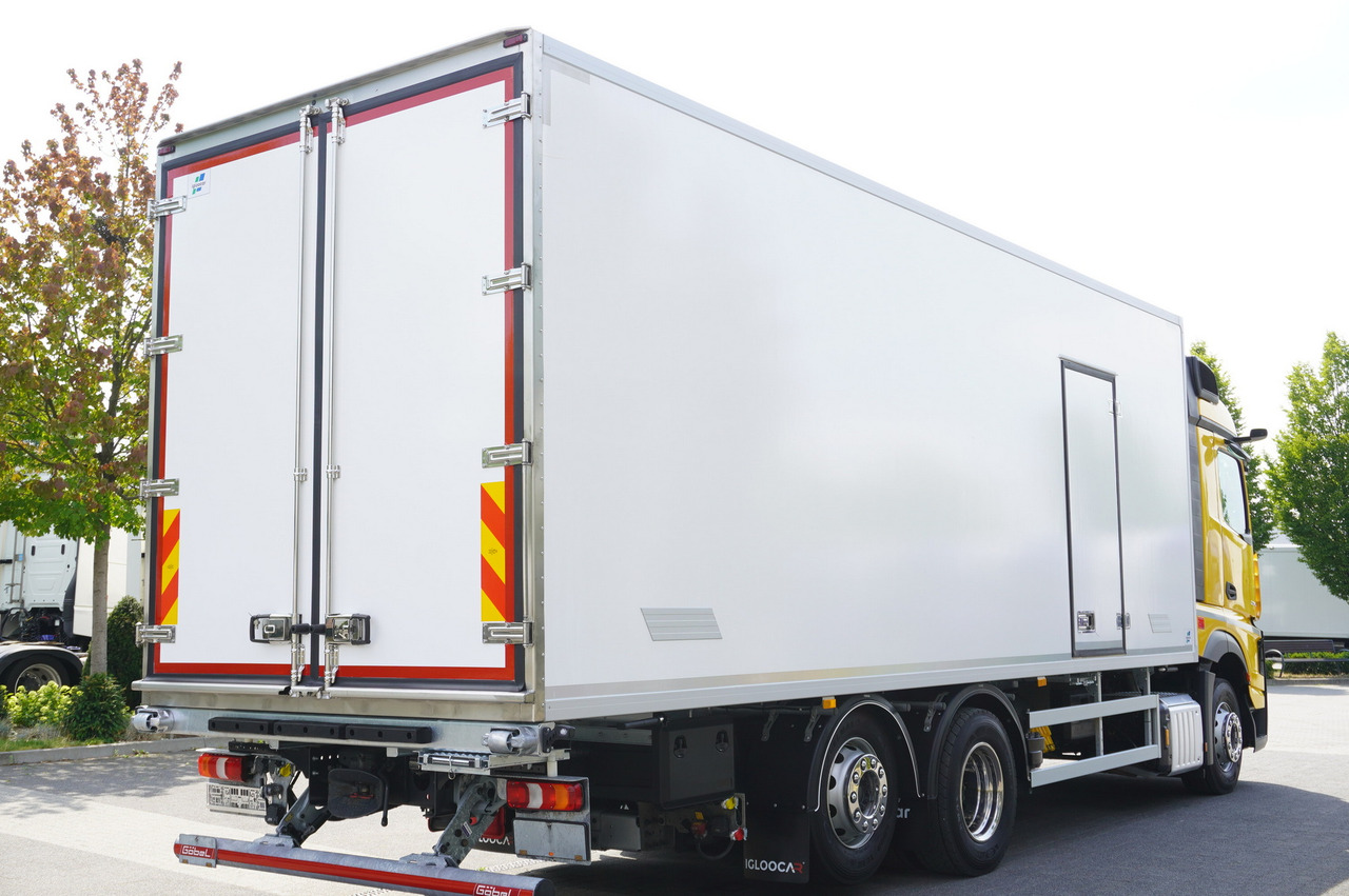 MERCEDES-BENZ Actros 2545 MP5 6×2 E6 / NEW Igloocar refrigerator / 19 pallets - Camion frigorifique: photos 4 MERCEDES-BENZ Actros 2545 MP5 6×2 E6 / NEW Igloocar refrigerator / 19 pallets - Camion frigorifique: photos 4