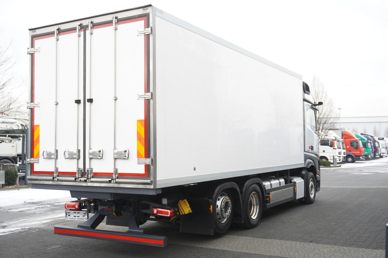 MERCEDES-BENZ Actros 2545 / Zaibas meat hook refrigerator 18 EPAL / 2022 - Camion frigorifique: photos 3 MERCEDES-BENZ Actros 2545 / Zaibas meat hook refrigerator 18 EPAL / 2022 - Camion frigorifique: photos 3