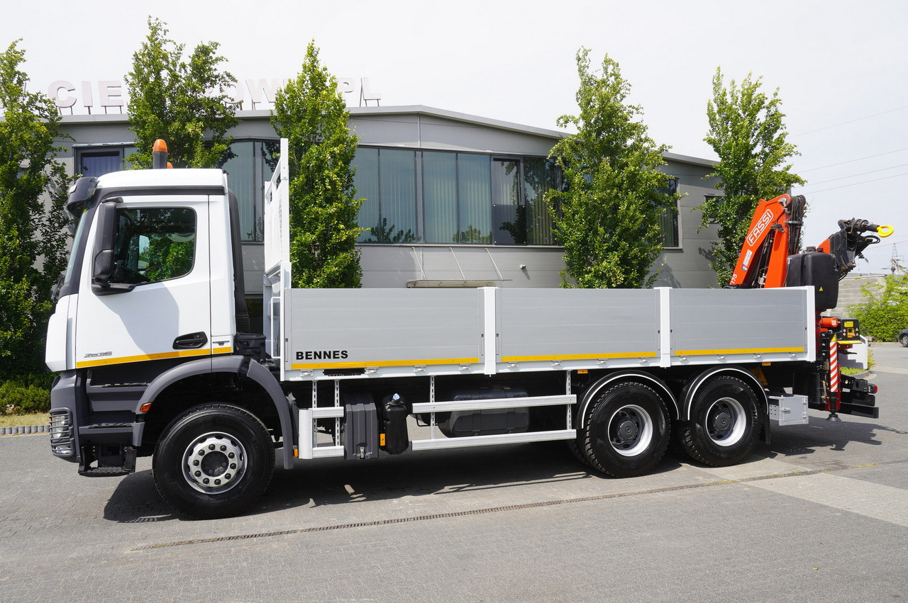 MERCEDES-BENZ Arocs 2633 flatbed truck / Crane FASSI F155A.0.23 / REMOTE CONTROL / 230,000 km - Camion grue: photos 4 MERCEDES-BENZ Arocs 2633 flatbed truck / Crane FASSI F155A.0.23 / REMOTE CONTROL / 230,000 km - Camion grue: photos 4