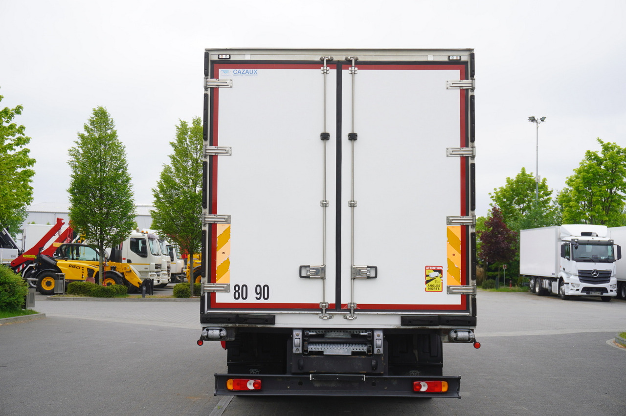 RENAULT D13 / 140 tho km !!! / Meat hook refrigerator / Thermoking T800R / 2 units - Camion frigorifique: photos 4 RENAULT D13 / 140 tho km !!! / Meat hook refrigerator / Thermoking T800R / 2 units - Camion frigorifique: photos 4