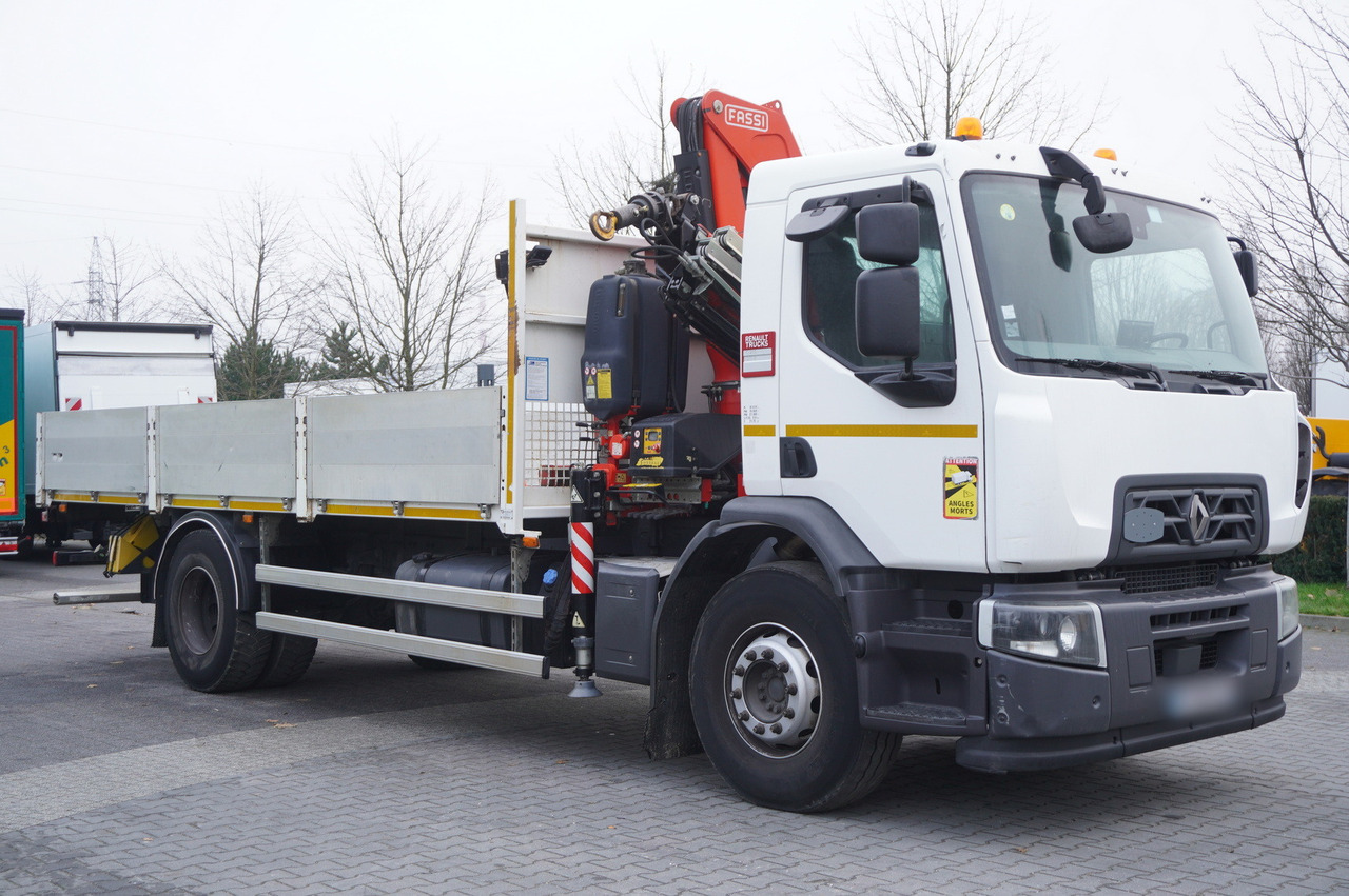 RENAULT RENAULT C280 DTI 8 / FASSI crane 5.6 T / 560 MTH / range 8 m / Flatbed 15 EPAL - Camion grue: photos 2 RENAULT RENAULT C280 DTI 8 / FASSI crane 5.6 T / 560 MTH / range 8 m / Flatbed 15 EPAL - Camion grue: photos 2