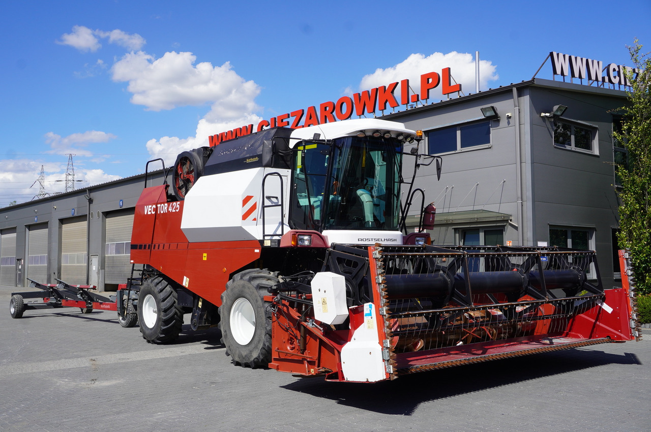 ROSTSELMASH VECTOR 425 RSM-101 grain harvester + Header 5 m + rapeseed harvesting extension / 2300 MTH - Moissonneuse-batteuse: photos 3 ROSTSELMASH VECTOR 425 RSM-101 grain harvester + Header 5 m + rapeseed harvesting extension / 2300 MTH - Moissonneuse-batteuse: photos 3