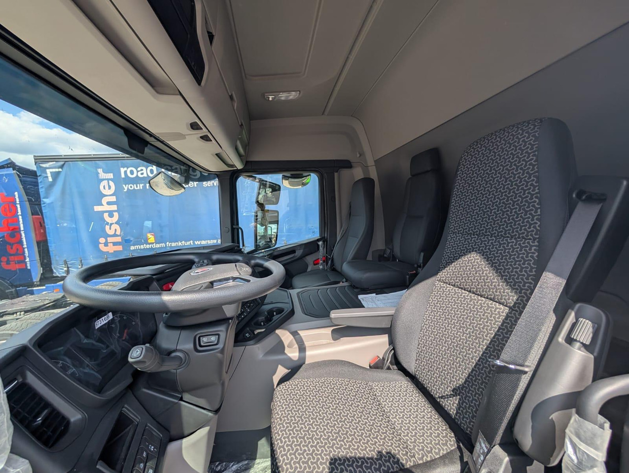 SCANIA P 340 B6x2*4NA / chassis frame / steering axle / CNG / large cab / 8 units - Benne à ordures ménagères: photos 5 SCANIA P 340 B6x2*4NA / chassis frame / steering axle / CNG / large cab / 8 units - Benne à ordures ménagères: photos 5