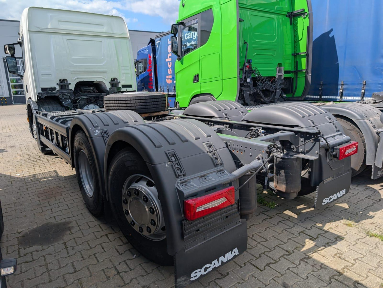 SCANIA P 340 B6x2*4NA / chassis frame / steering axle / CNG / large cab / 8 units - Châssis cabine: photos 4 SCANIA P 340 B6x2*4NA / chassis frame / steering axle / CNG / large cab / 8 units - Châssis cabine: photos 4
