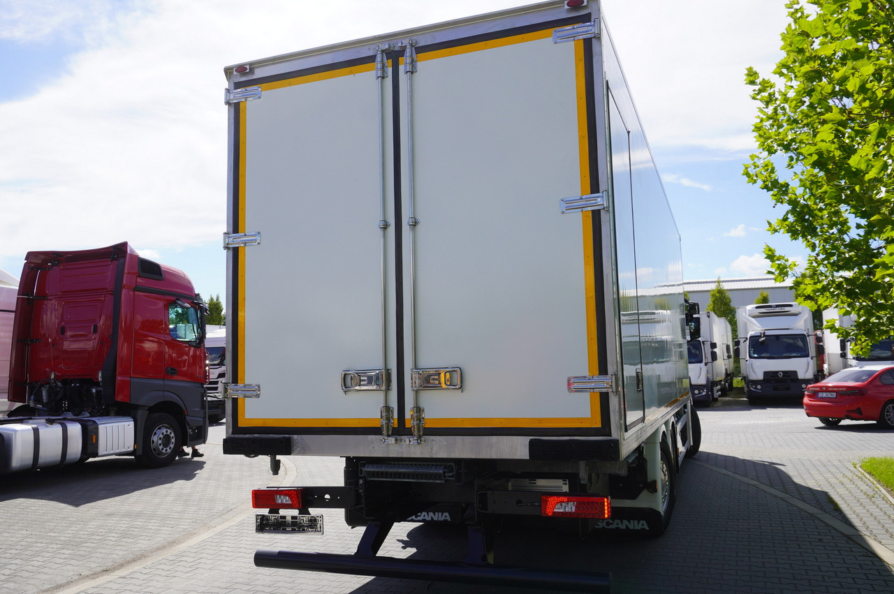 SCANIA R500 / Lecapitaine refrigerator 20 EPAL / Carrier Supra 950 / Steered 3rd axle - Camion frigorifique: photos 4 SCANIA R500 / Lecapitaine refrigerator 20 EPAL / Carrier Supra 950 / Steered 3rd axle - Camion frigorifique: photos 4