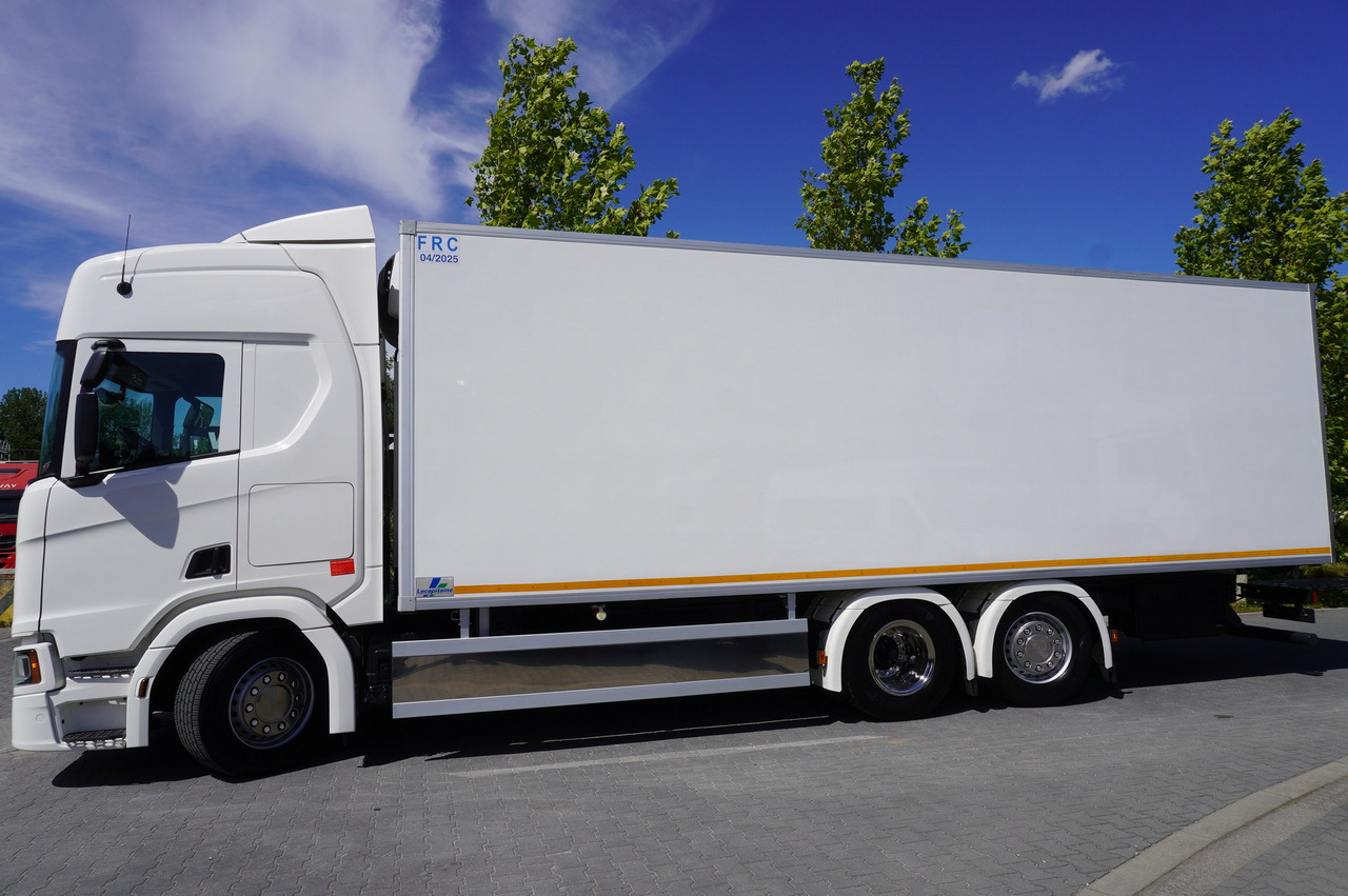 SCANIA R500 / Lecapitaine refrigerator 20 EPAL / Carrier Supra 950 / Steered 3rd axle - Camion frigorifique: photos 2 SCANIA R500 / Lecapitaine refrigerator 20 EPAL / Carrier Supra 950 / Steered 3rd axle - Camion frigorifique: photos 2