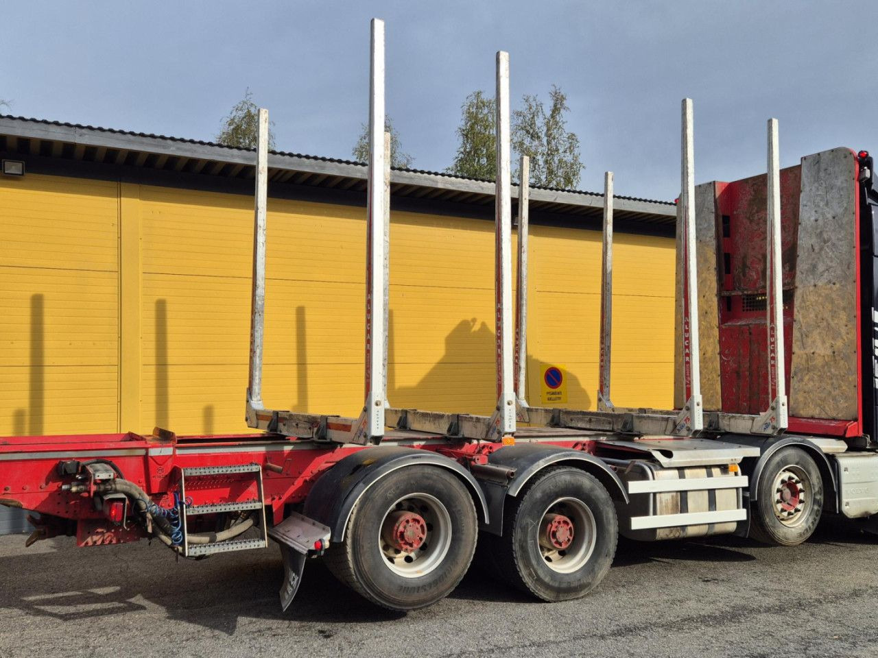 VOLVO FH 750 8x4 / 2 lifted axles / timber truck - Camion grumier: photos 4 VOLVO FH 750 8x4 / 2 lifted axles / timber truck - Camion grumier: photos 4
