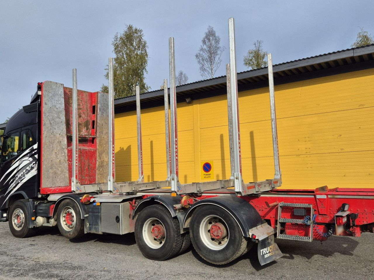 VOLVO FH 750 8x4 / 2 lifted axles / timber truck - Châssis cabine: photos 2 VOLVO FH 750 8x4 / 2 lifted axles / timber truck - Châssis cabine: photos 2