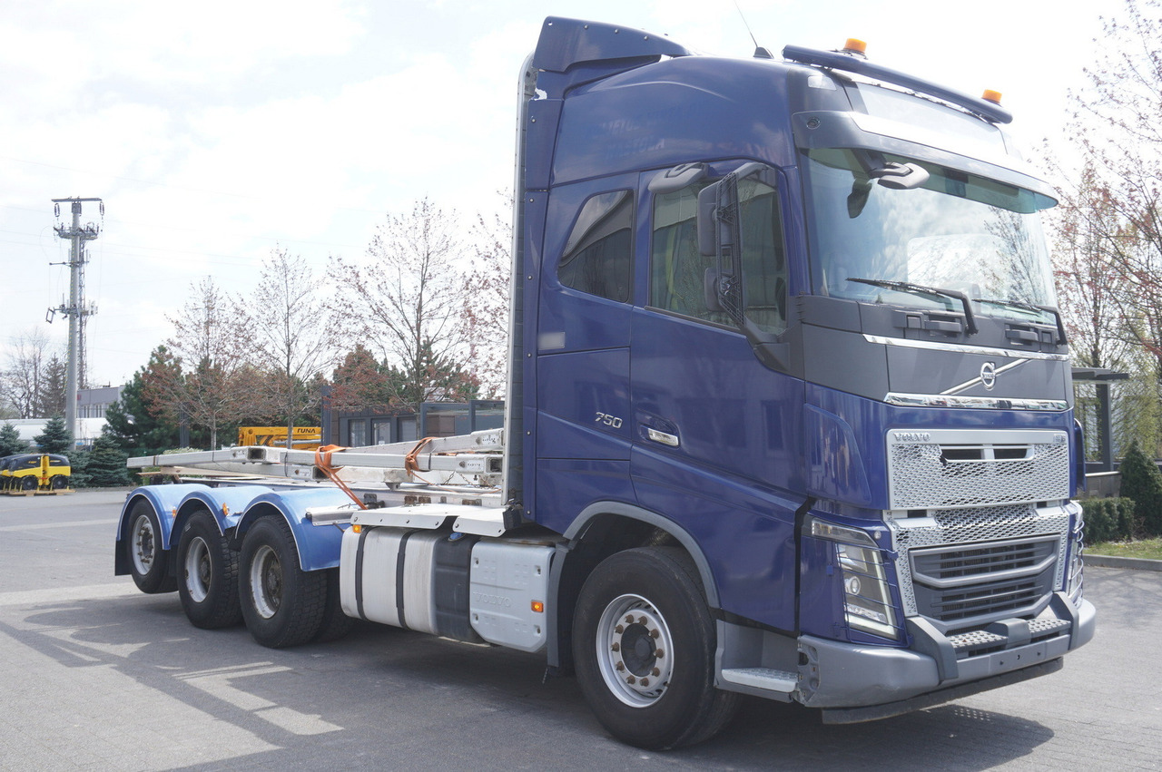 Camion grumier pour transport de bois VOLVO FH16 750 8x4 / 750 HP! / 20 t load capacity / stanchion superstructure: photos 13