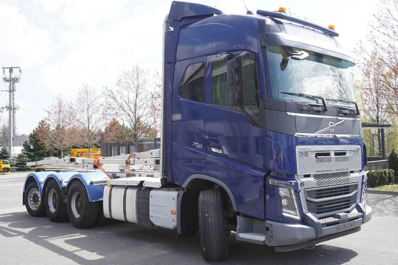 Camion grumier pour transport de bois VOLVO FH16 750 8x4 / 750 HP! / 20 t load capacity / stanchion superstructure: photos 11