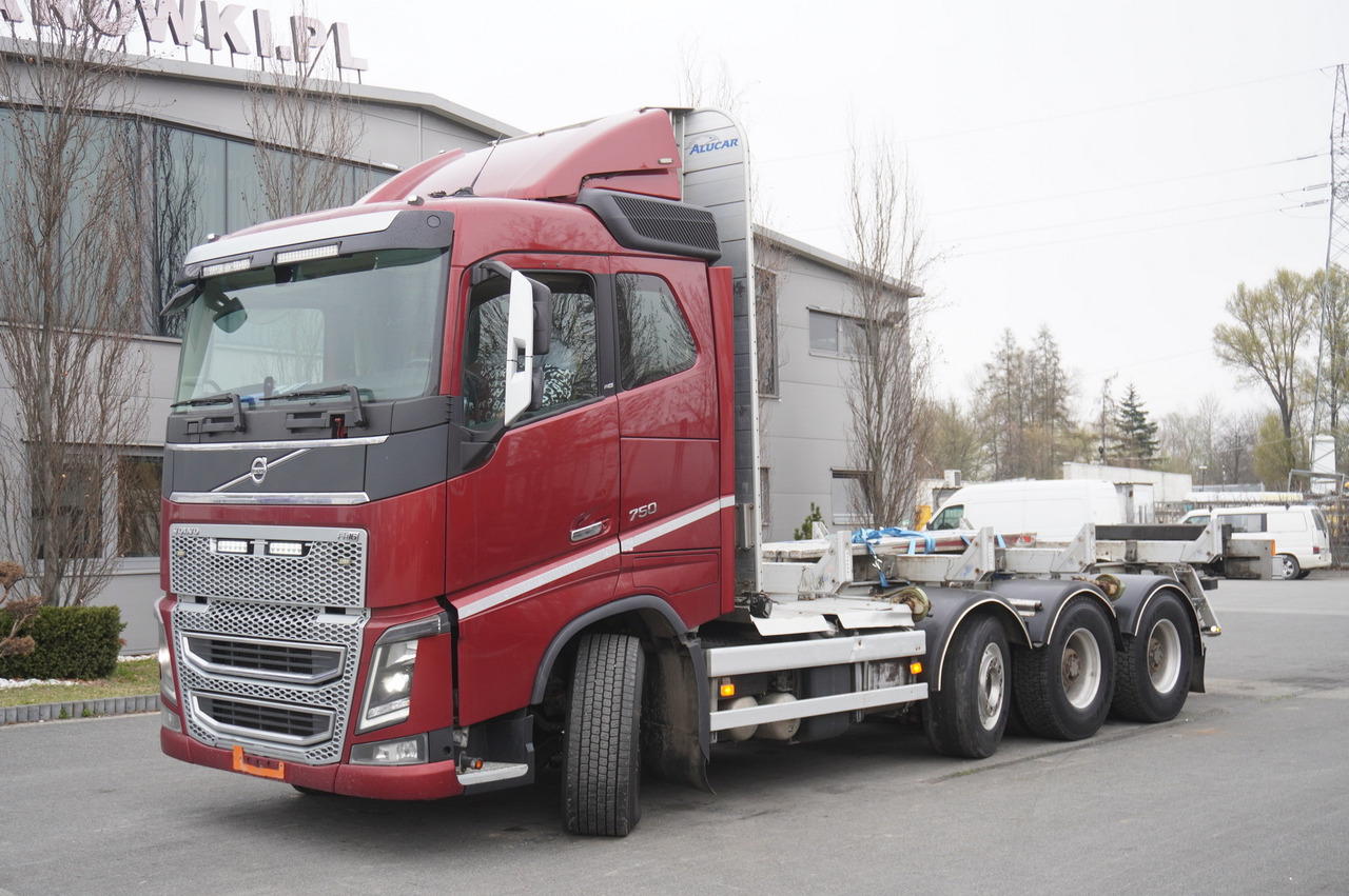 VOLVO FH16 750 / Frame 8 m / 750 HP! / 2021 / stanchion superstructure - Camion grumier: photos 1 VOLVO FH16 750 / Frame 8 m / 750 HP! / 2021 / stanchion superstructure - Camion grumier: photos 1