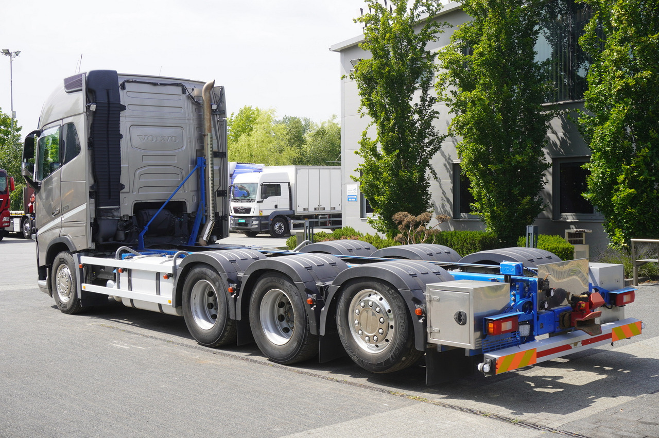 VOLVO Volvo FH16 750 8x4x4 / 750 HP! / Frame 685 cm / Steered 4th axle - Camion grue: photos 4 VOLVO Volvo FH16 750 8x4x4 / 750 HP! / Frame 685 cm / Steered 4th axle - Camion grue: photos 4