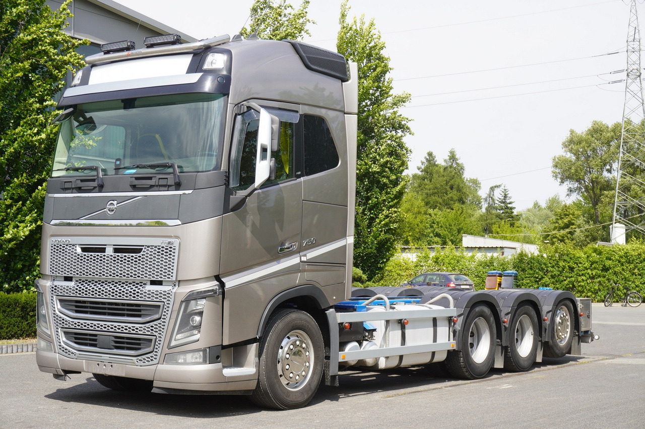 VOLVO Volvo FH16 750 8x4x4 / 750 HP! / Frame 685 cm / Steered 4th axle - Camion grue: photos 2 VOLVO Volvo FH16 750 8x4x4 / 750 HP! / Frame 685 cm / Steered 4th axle - Camion grue: photos 2