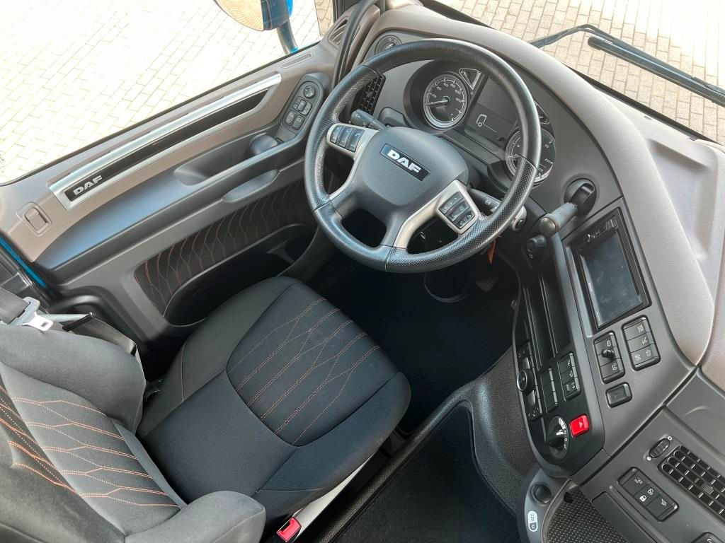 DAF XF 530 FT SSC Retarder Standklima Navigation - Tracteur routier: photos 5 DAF XF 530 FT SSC Retarder Standklima Navigation - Tracteur routier: photos 5