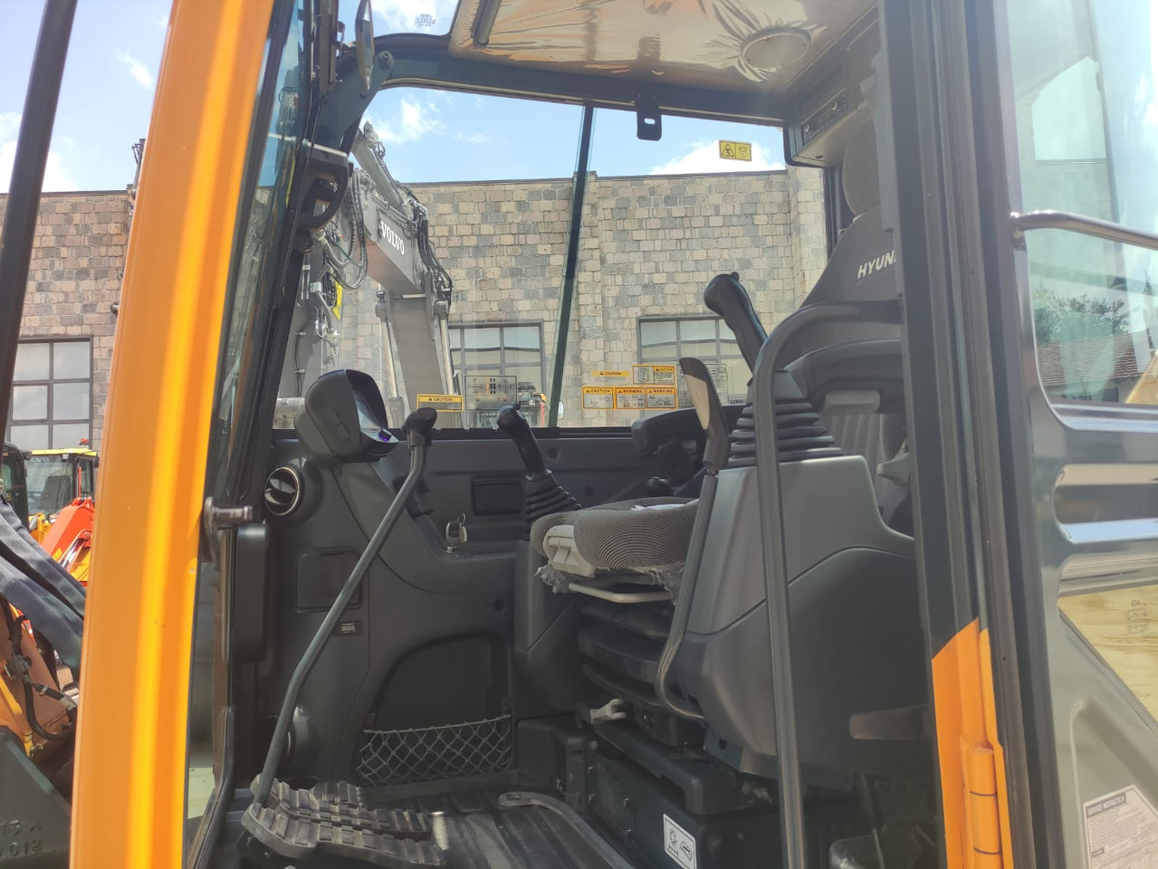 HYUNDAI R60CR-9A - Mini pelle: photos 5 HYUNDAI R60CR-9A - Mini pelle: photos 5