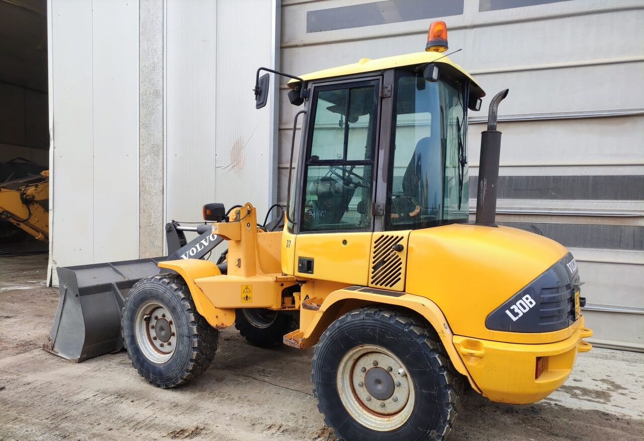 Volvo L30B - Chargeuse sur pneus: photos 1 Volvo L30B - Chargeuse sur pneus: photos 1