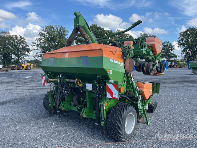 2015 Amazone ED 6000-2C Super Section Control 8 Row Planter - Semoir monograine: photos 2 2015 Amazone ED 6000-2C Super Section Control 8 Row Planter - Semoir monograine: photos 2
