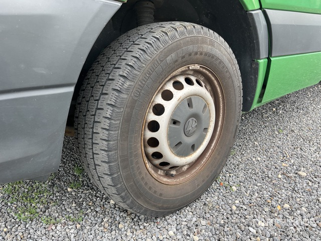 2015 Volkswagen Crafter 4x2 Crew Cab Flatbed Truck - Camion plateau: photos 5 2015 Volkswagen Crafter 4x2 Crew Cab Flatbed Truck - Camion plateau: photos 5