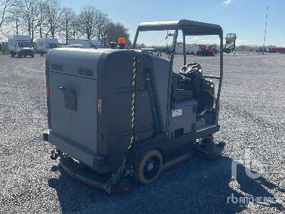 KAECHER B300 RI Ride-On Industrial Vacuum - Aspirateur industriel: photos 3 KAECHER B300 RI Ride-On Industrial Vacuum - Aspirateur industriel: photos 3